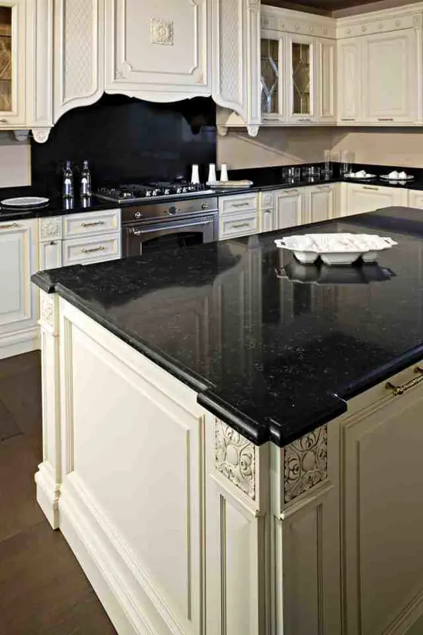 Кварцевая столешница с островом для кухни