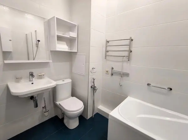 Светлая ванная комната