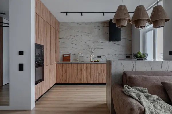 Фото. Теплый минимализм с мрамором и деревом, 62 кв.м.