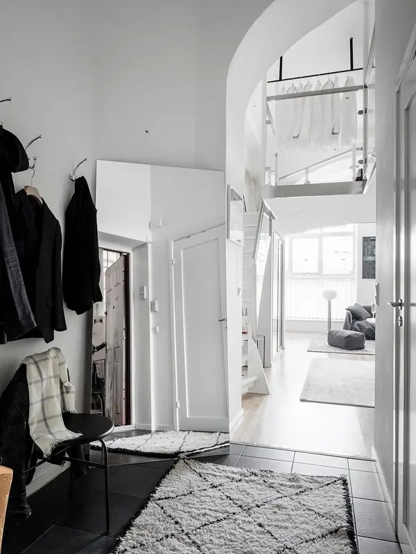 Двухэтажная студия дизайнерский ремонт