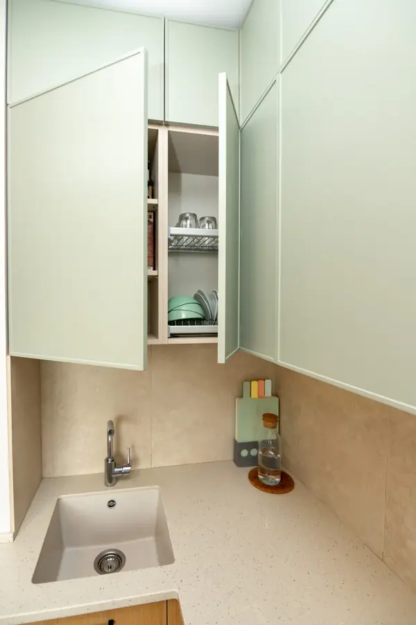 Неоклассическая кухня в трендовых цветах этого года