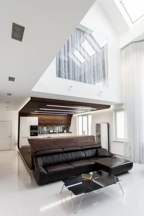 Акцент на белом