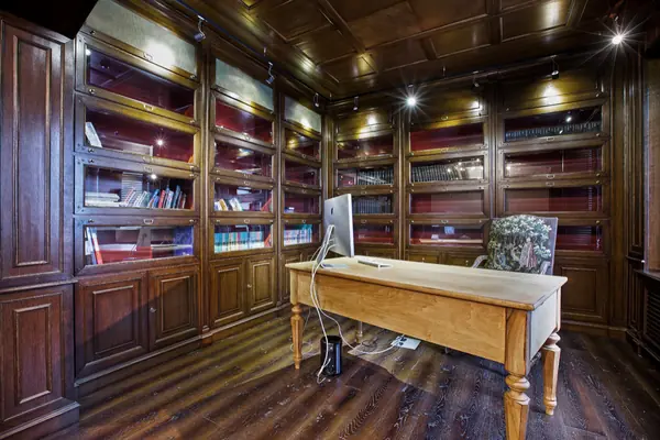 "Нехорошая квартира"