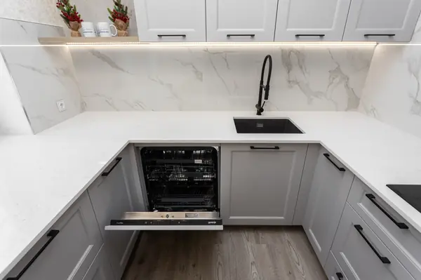 Кухня в стиле современная классика у моря