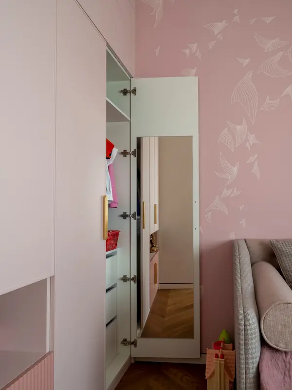 Меблировка детской в розовых тонах