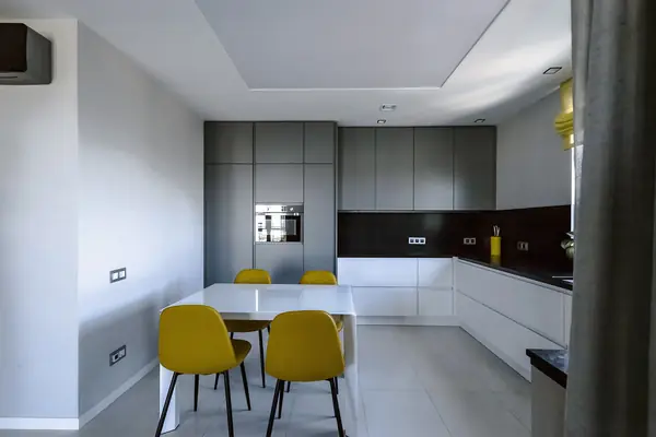 Дизайн квартиры в современном стиле с  акцентами.