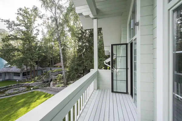 Под одной крышей