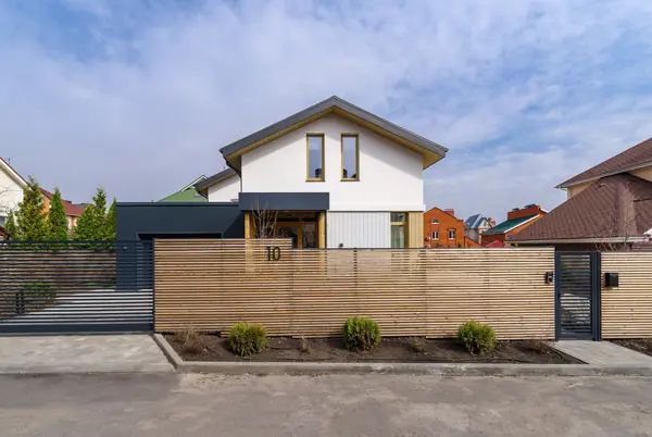 Дом на Айдаровской