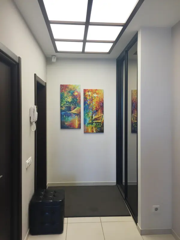 небольшая, функциональная прихожая