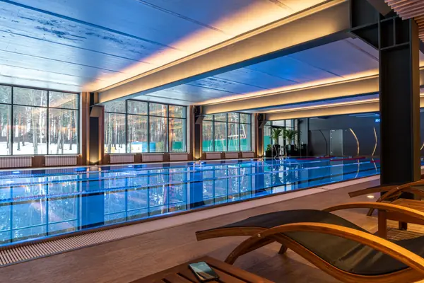 Бассейн в парк-отеле PLES, г. Тамбов