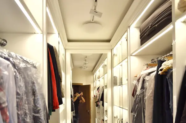 СОВРЕМЕННАЯ КВАРТИРА. МЕБЕЛЬ ИЗ ШПОНА.