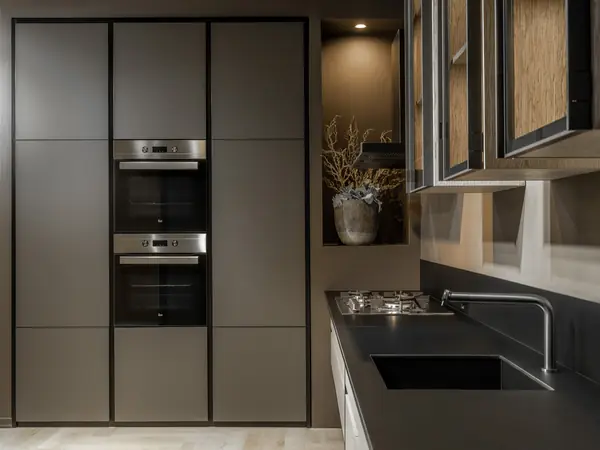 Кухня в ручкой Gola