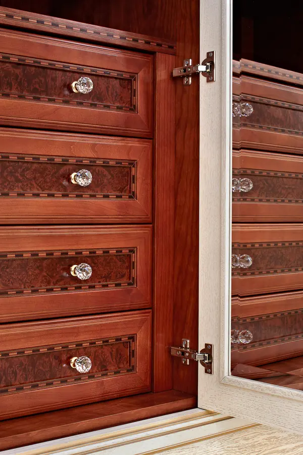 Элитные столярные изделия из дуба для дома в классическом стиле