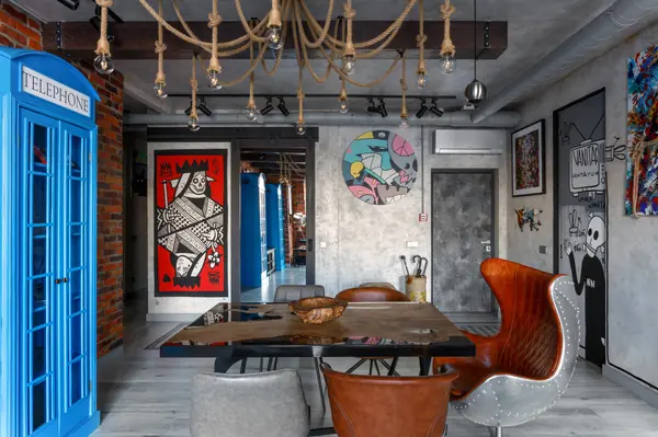 Яркий лофт для ценителя современного искусства