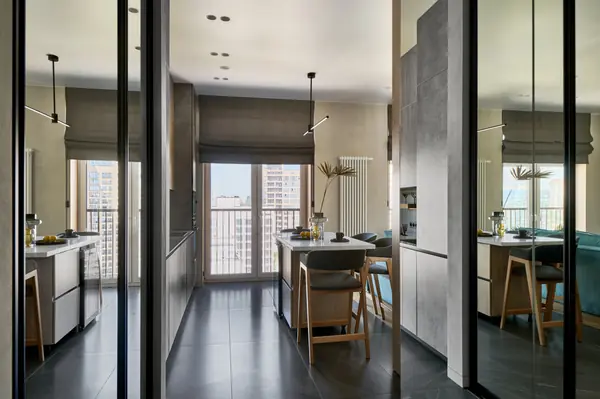 Светлая двухкомнатная квартира 60 кв.м. с панорамными окнами