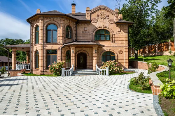 Загородный дом (усадьба) из кирпича