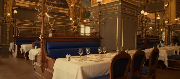 «Французская елка» Coswick во французском ресторане Le Train Bleu в Дохе