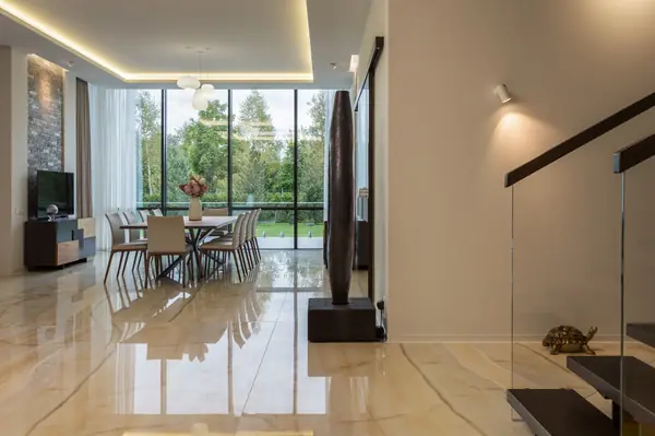 Подсветка столовой дома в посёлке Монтевиль - интерьеры