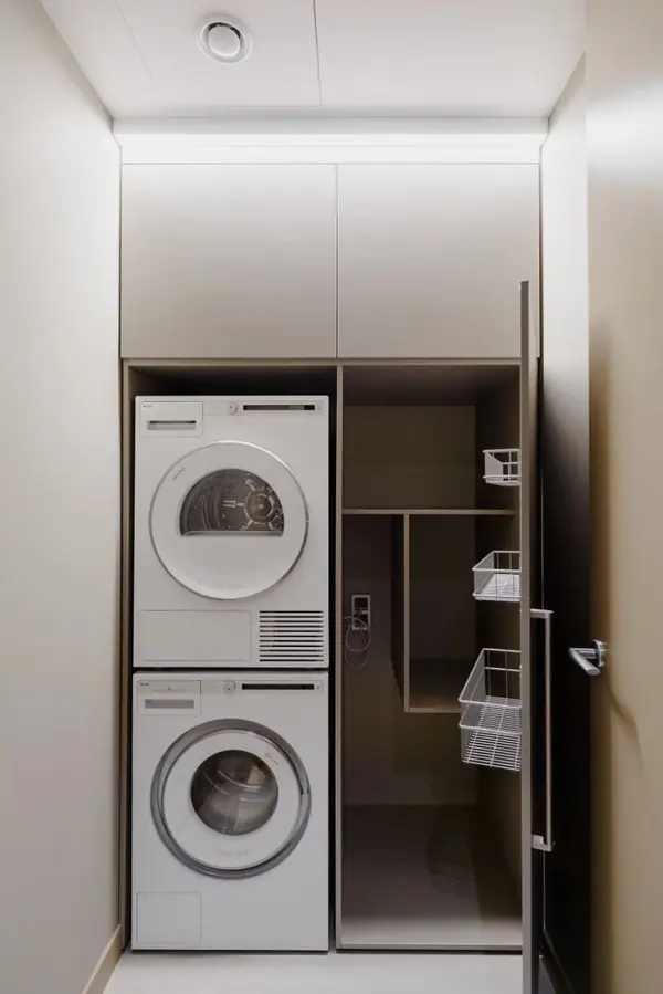 Шкаф в постирочную для стиральной и сушильной машин