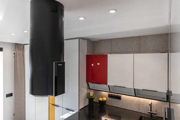 Островная вытяжка Equilibrium в передаче «Квартирный вопрос».