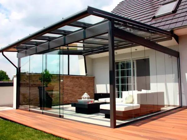 Безрамное раздвижное остекление терассы