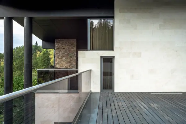 Современный загородный дом "Wing house"