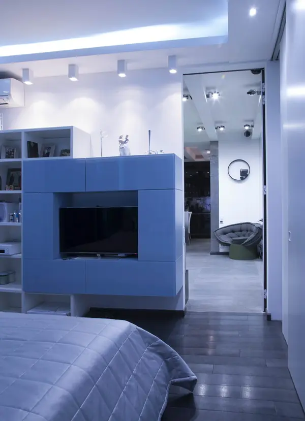 КВАРТИРА-СТУДИЯ 61,17 M2, В СТИЛЕ ПОП-АРТ НА САВВИНСКОЙ НАБ.