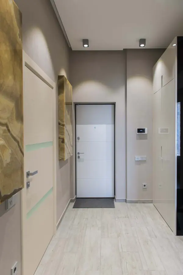 Частная квартира для него