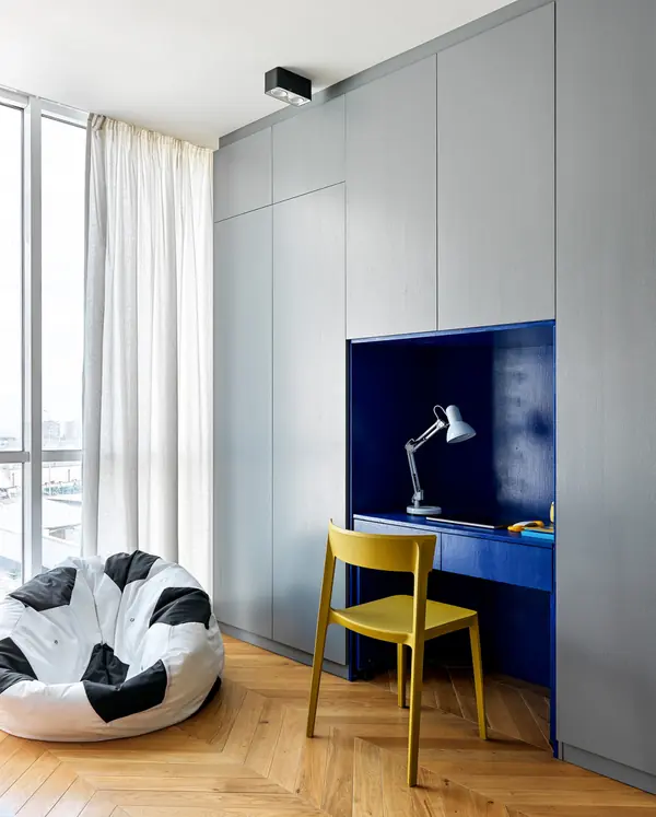 Seaside apartment with a sence of air