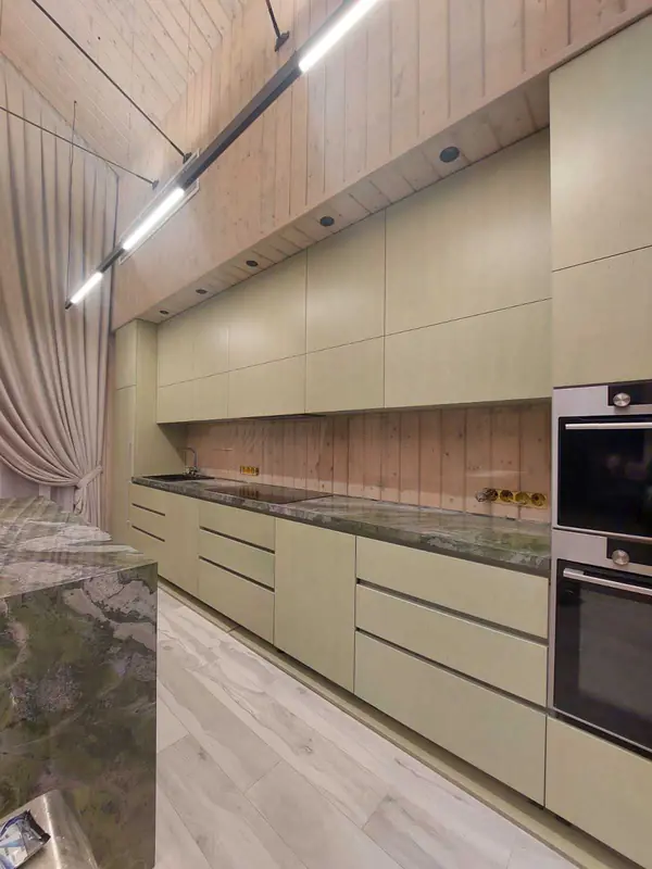 Стеклянный фартук на кухню