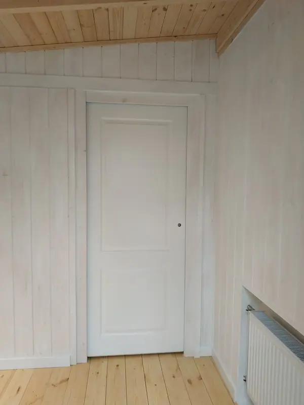 Пристройка прихожей к старому дому в деревне