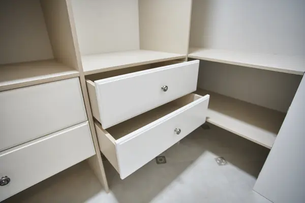 Гардеробная система классика raumplus с раздвижными и распашными дверьми