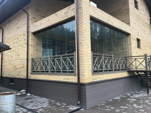 Застеклённая веранда с раздвижными створками