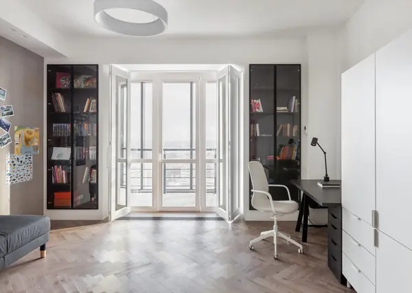 PRS Apartment. Монохромный интерьер «с лестницей в небо»