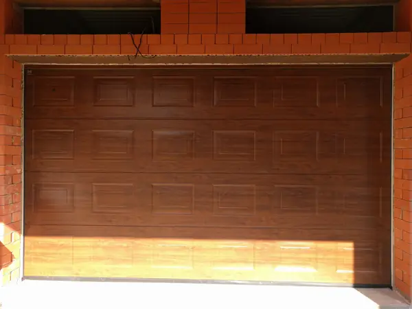 Немецкие гаражные секционные ворота Hormann 3000*2250 Поверхность Decograin -тем