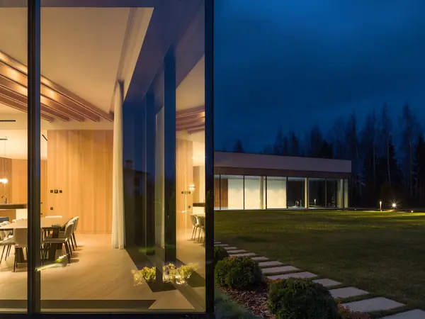 Дом из архитектурного бетона в поселке “Миллениум Парк”