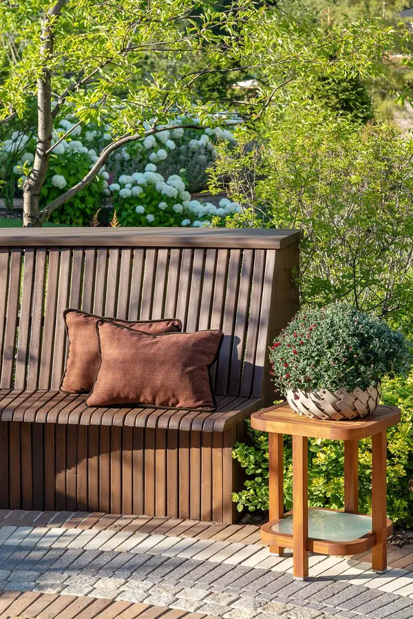 УЮТНАЯ БЕСЕДКА В ЗАГОРОДНОМ ДОМЕ