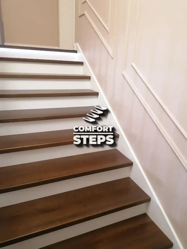 Лестница в шпоне дуба с радиусными поручнями и подсветкой