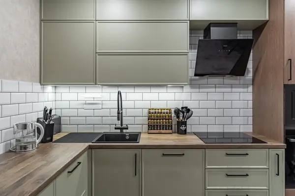 Природная Гармония: Дерево и Зелень