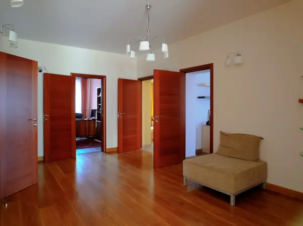 Паркетная доска из массива дуба Tantum Quercus в интерьере (квартира)