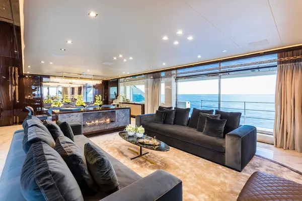 Биокамин Planika на яхте Serenity от MondoMarine.