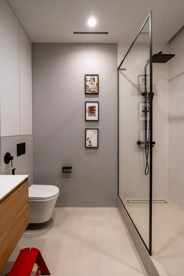 Дизайн-проект с ярким искусством