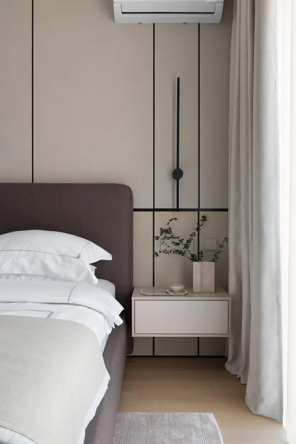 Частный дом в черно-белом цвете