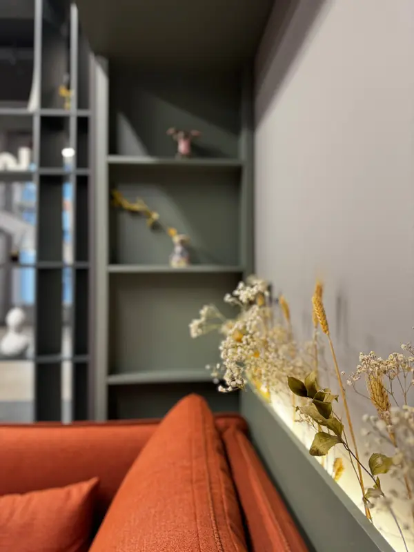 П-образный шкаф в шоуруме