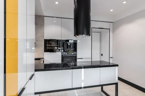 Островная вытяжка Equilibrium в передаче «Квартирный вопрос».