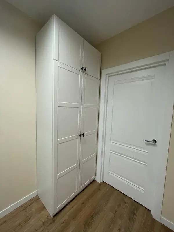 Распашные шкафы