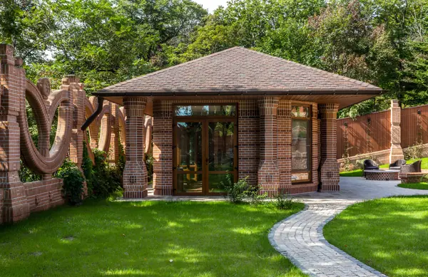 Беседка из кирпича