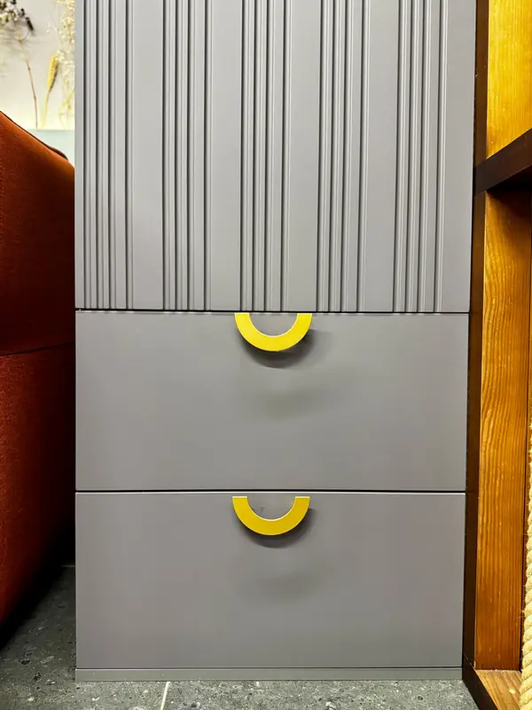 П-образный шкаф в шоуруме