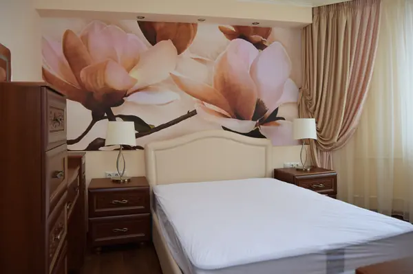 Трехкомнатная квартира для молодой девушки