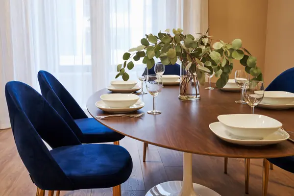 Квартира в бежевых оттенках с яркими акцентами на Крестовском острове